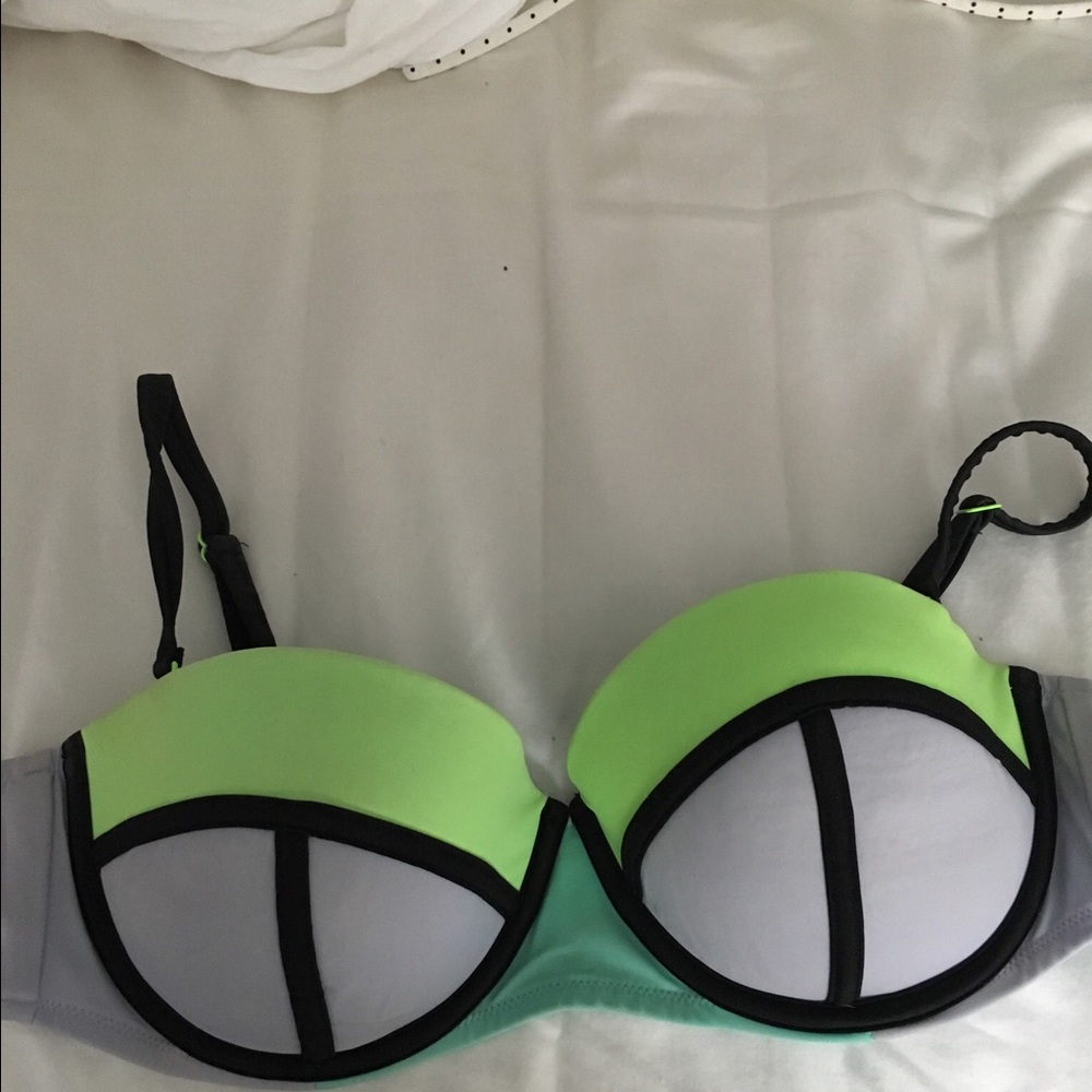 Victoria’s Secret underwire bikini top